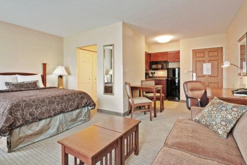 Hawthorn Suites by Wyndham Williamsville Buffalo Airport