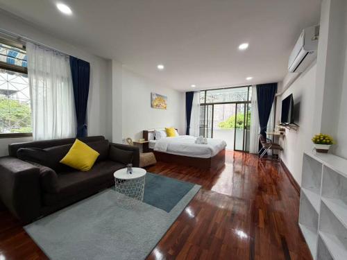 S Hostel sukhumvit 48Near Phrakanong BTS station - image 9