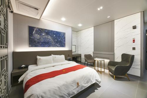 Hotel Aura Room Type - King Suite
