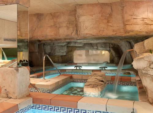 Hot spring bath, Senator Cadiz Spa Hotel in Cadiz