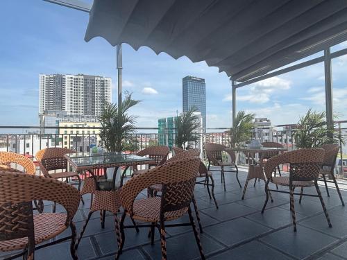 CROWN HOTEL in Van An