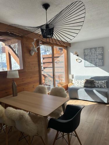 Appartement 2 chambres Chalet LE HAMEAU DES ECRINS Puy-Saint-Vincent 1800 au pied des pistes
