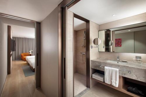 room detail thumbnail 2