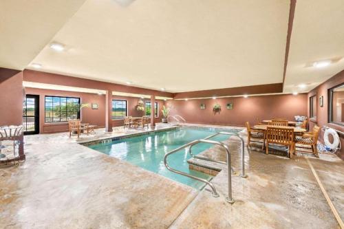 Comfort Inn & Suites Chillicothe - image 11