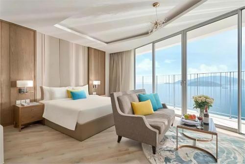 Pano Five Stars - Man Ocean in Phuoc Hoa