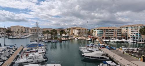 Appartement vue mer sur la marina de Fréjus