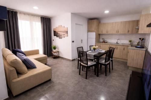 Costa Adeje Apartment, Sea View, 2 Bathrooms, Near Siam Park