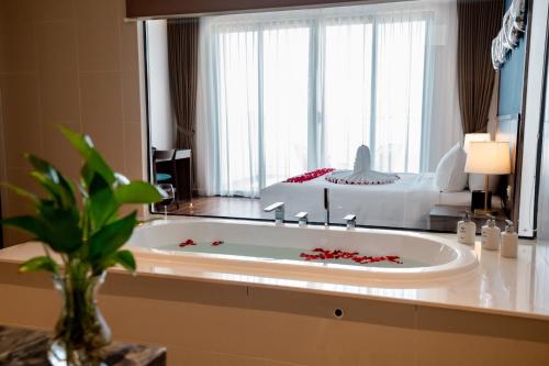 room detail thumbnail 2