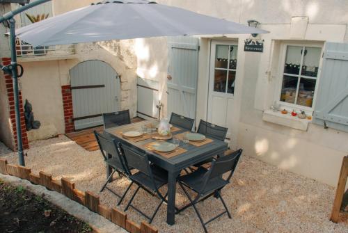 Balkons/terase, La petite maison in Charge (Centre)