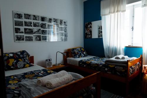 2 twin beds