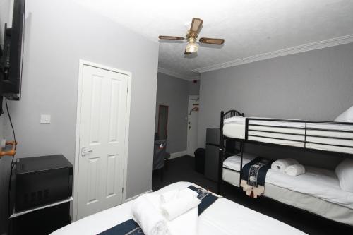 Woodville Lodge Leeds City Centre by OYO, Leeds (Foto 8)