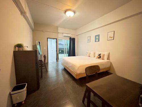 room detail thumbnail 0