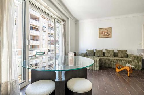 A C apartment with balcony- 2BDR 4P - Cannes Beach