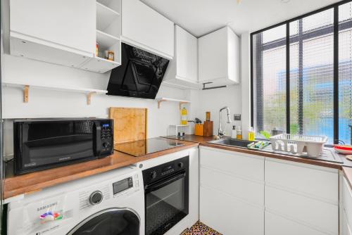 Place de la Bastille - Cozy Studio Apartment with Netflix - image 14