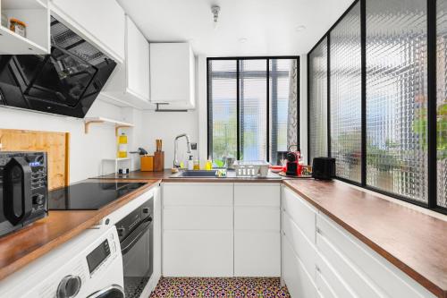 Place de la Bastille - Cozy Studio Apartment with Netflix - image 11
