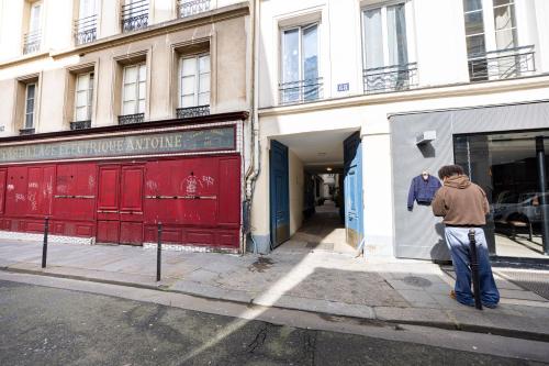 Le Marais Cozy Studio Apartment Free NetFlix - image 2