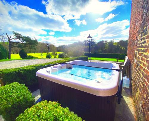 Karstais baseins, Bettws Hall Accommodation in Bettws Cedewain