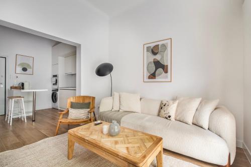 Chleo - Glamorous 2 BR Apt W Balcony in Athens, Athen