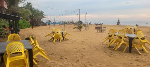 Options Mount Beach Inn Rooms Colombo in Mount Lavinia Beach