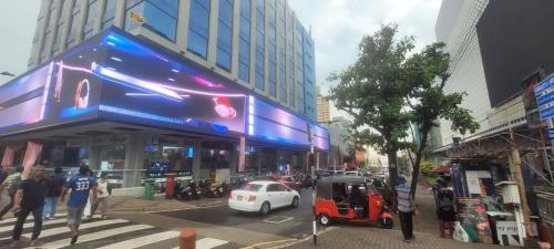 Options Mount Beach Inn Rooms Colombo in Mount Lavinia Beach