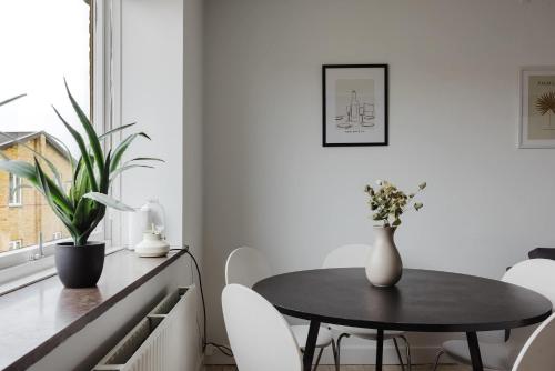 10 persons lovely Apt Close to City Center - image 3