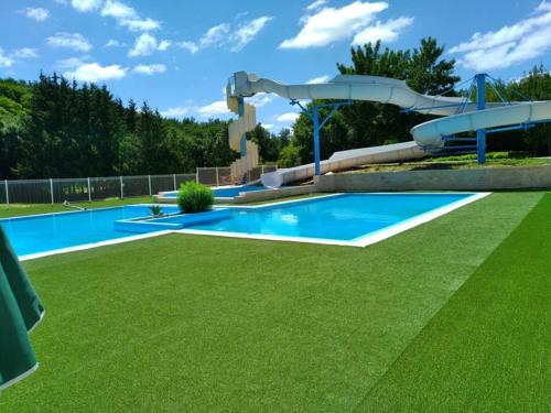 Camping le Lizot - Mobil home 3 pièces 4/6 personnes + TV MAE-8684 (Camping le Lizot - Mobil home 3 pieces 4/6 personnes + TV MAE-8684) in Paizay-le-Chapt