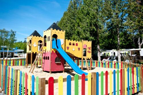 Camping le Lizot - Mobil home 3 pièces 4/6 personnes + TV MAE-8684 (Camping le Lizot - Mobil home 3 pieces 4/6 personnes + TV MAE-8684) in Paizay-le-Chapt