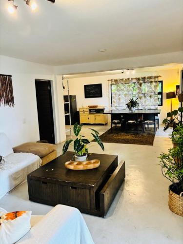 Stay Salty Beach Cottage – khách sạn tại Westbrook