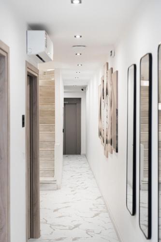 Athenian Heart Suites - image 2