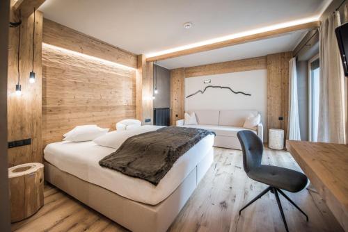 Hotel Edelweiss Room Type - Deluxe Double Room with Balcony
