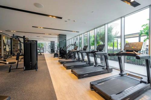 1 BR Apt Luxury at Burj Crown | All Bills Included - image 2