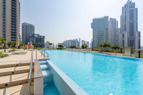 1 BR Apt Luxury at Burj Crown | All Bills Included - image 5