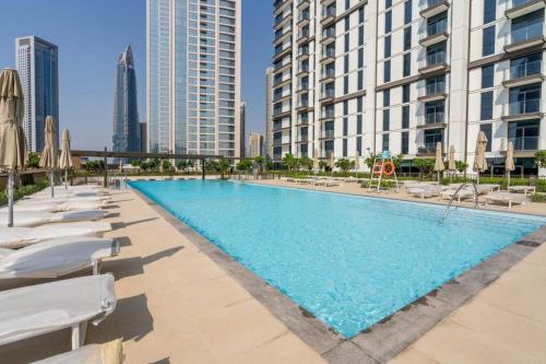 1 BR Apt Luxury at Burj Crown | All Bills Included