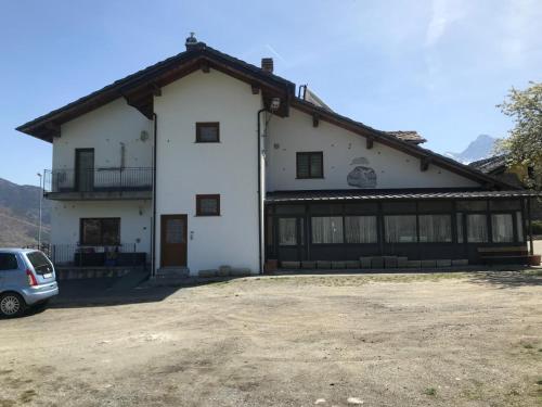 A szálláshely kívülről, Casa Ex Bar Fiolet in Gignod