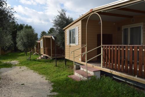 2 bedrooms, 5 beds