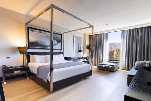 Junior King Suite with Jetted Tub - Non-Smoking