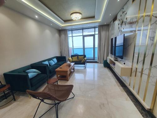 Stylish 2 BR Apartment in Ajman Residences Tower 4 – khách sạn tại Bãi biển Ajman
