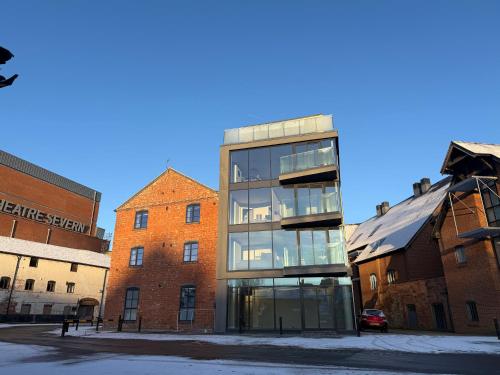 Luxury River View Duplex & Penthouse with Spa in Central Shrewsbury – khách sạn tại Porthill