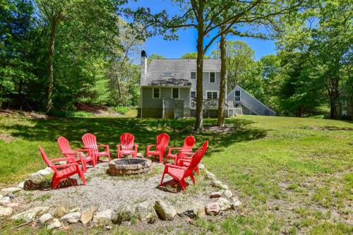 Spacious Stone Fire Pit Game Room A C in Barnstable, USA