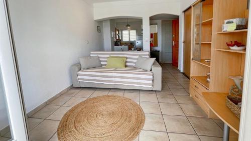 Studio front de mer terrasse wifi et clim – khách sạn tại Frejus Plage