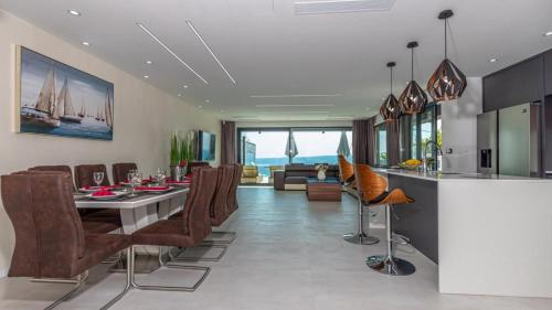 Luxury Villa Sun View with heated pool - image 2