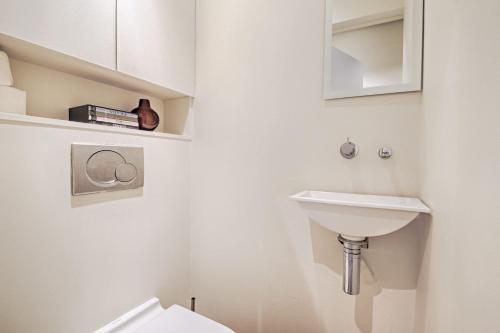 Marais Seine 1BR AC by Melvane - image 7