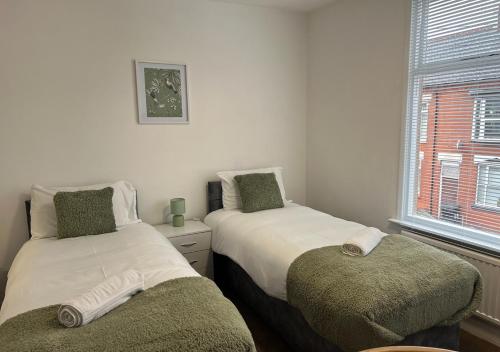 The Marshall - 3 Bed Contractor House with Free Parking - Monthly Stays – khách sạn tại Braunstone Park & Rowley Fields