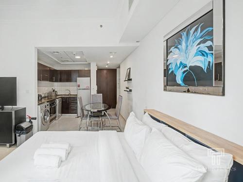 Marina Views | Corner Unit | Luxury Studio - image 11