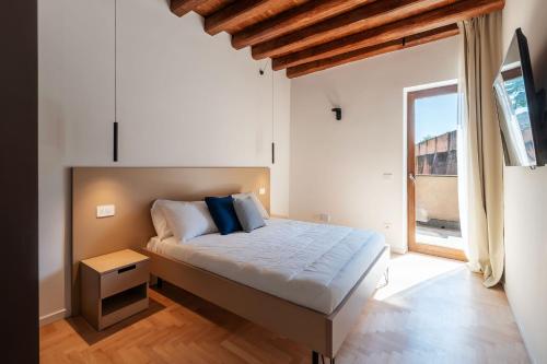 JOIVY Modern Rooms & Apartments near the Colosseum