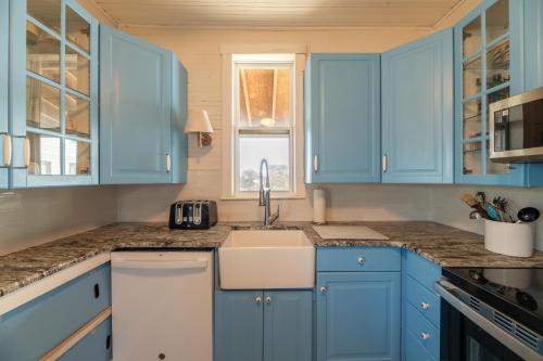 Crow's Nest - SNH MP 19 Oceanfront Historic Cottage Pets OK YR Flex Stays - image 4