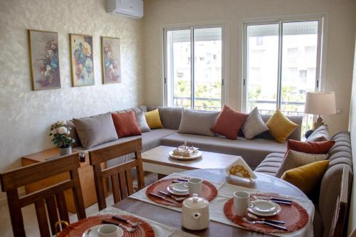 Beautiful apartment with pool, 5 minutes from Bouznika beach – khách sạn tại Bouznika