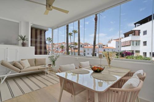 Modern Apartment w Pool, Padel & Spacious Balcony