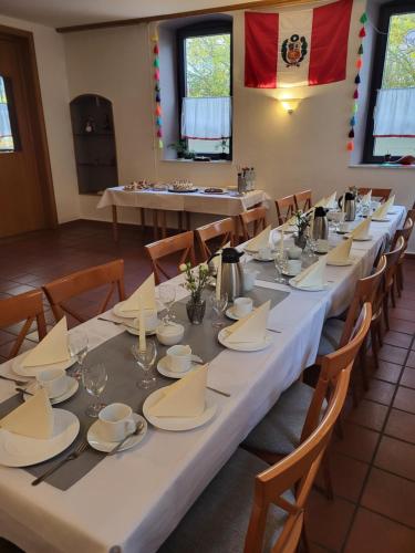 餐廳, Hotel Eisenbahn - ruhige Zimmer im Zentrum von Karlstadt, ideal für Radfahrer (Hotel Eisenbahn - Peruanisches Restaurant - Zentral in Karlstadt-Fahrradfahrer- und Familienfreundli) in 卡爾施塔特