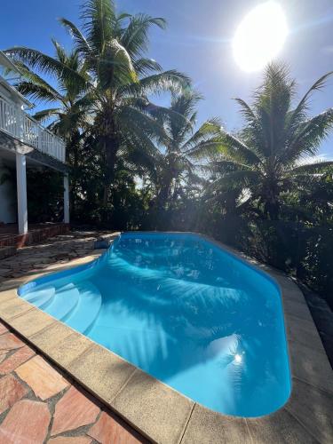 Nice 2-room apartment, lower part of villa and private pool – khách sạn tại Dampierre